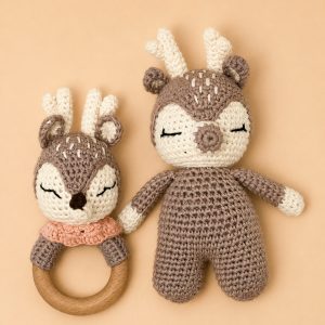 The Baby Supply - Knuffel & Rammelaar set -  Hert